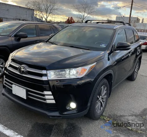 2019 Toyota Highlander Xle z USA, uszkodzony, nr VIN 5TDJZRFH7KS599622